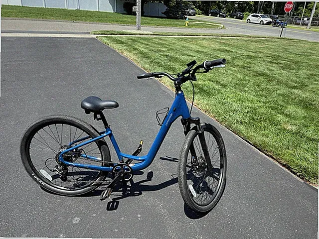 Cannondale Adventure 2 Hybrid Bike